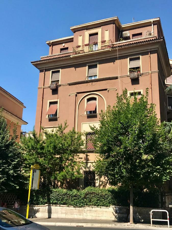 The Queen Rome Exterior photo